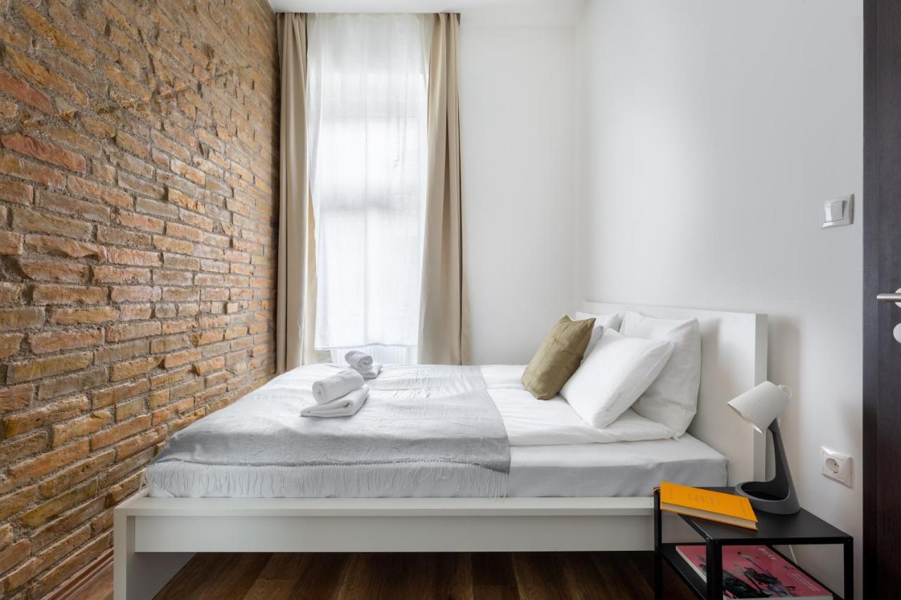 New, Centrally Located, But Quiet 4 Sleeper * Budapest