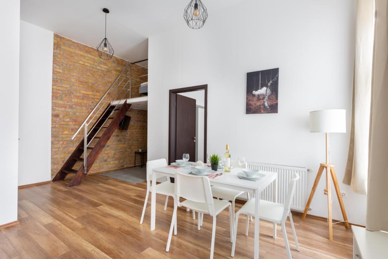 Apartment New, Centrally Located, But Quiet 4 Sleeper *