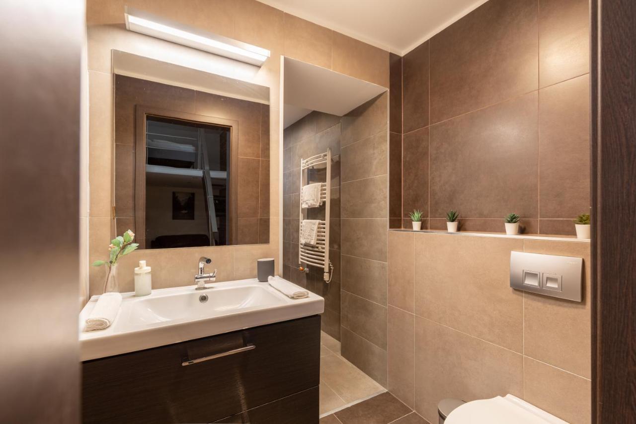 New, Centrally Located, But Quiet 4 Sleeper *
