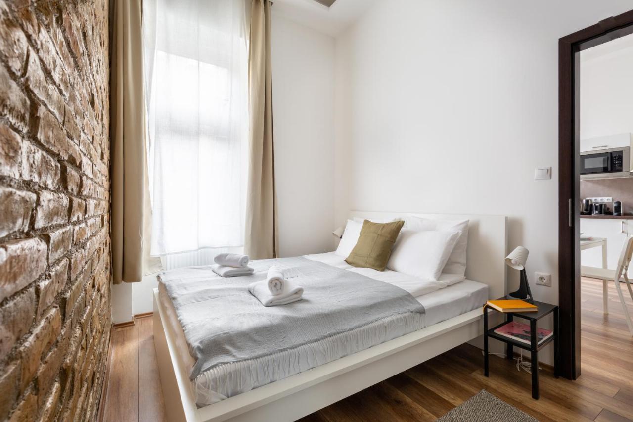 New, Centrally Located, But Quiet 4 Sleeper
