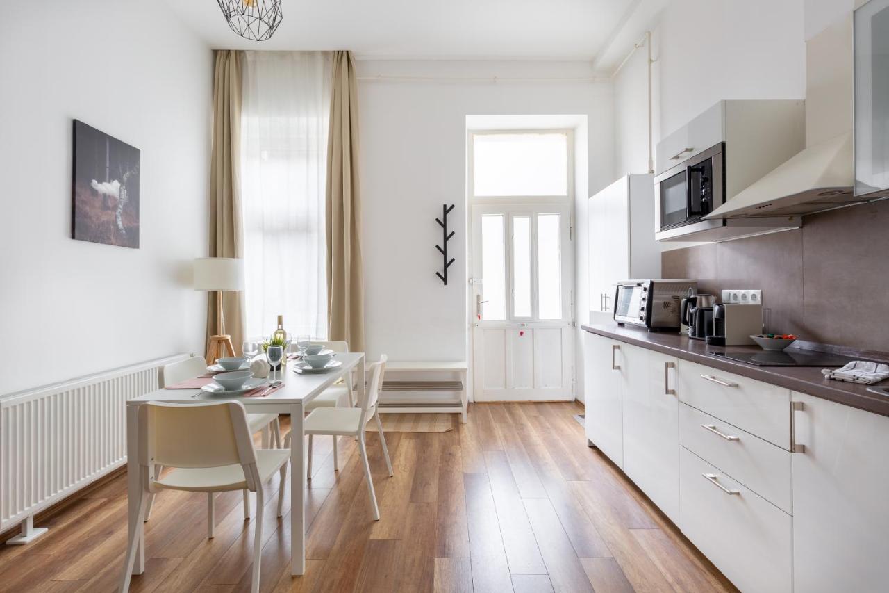 New, Centrally Located, But Quiet 4 Sleeper Lejlighed Budapest