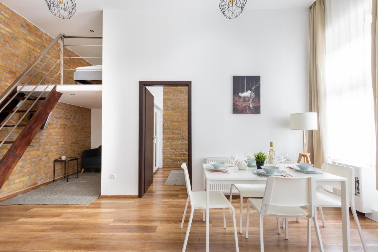 New, Centrally Located, But Quiet 4 Sleeper *